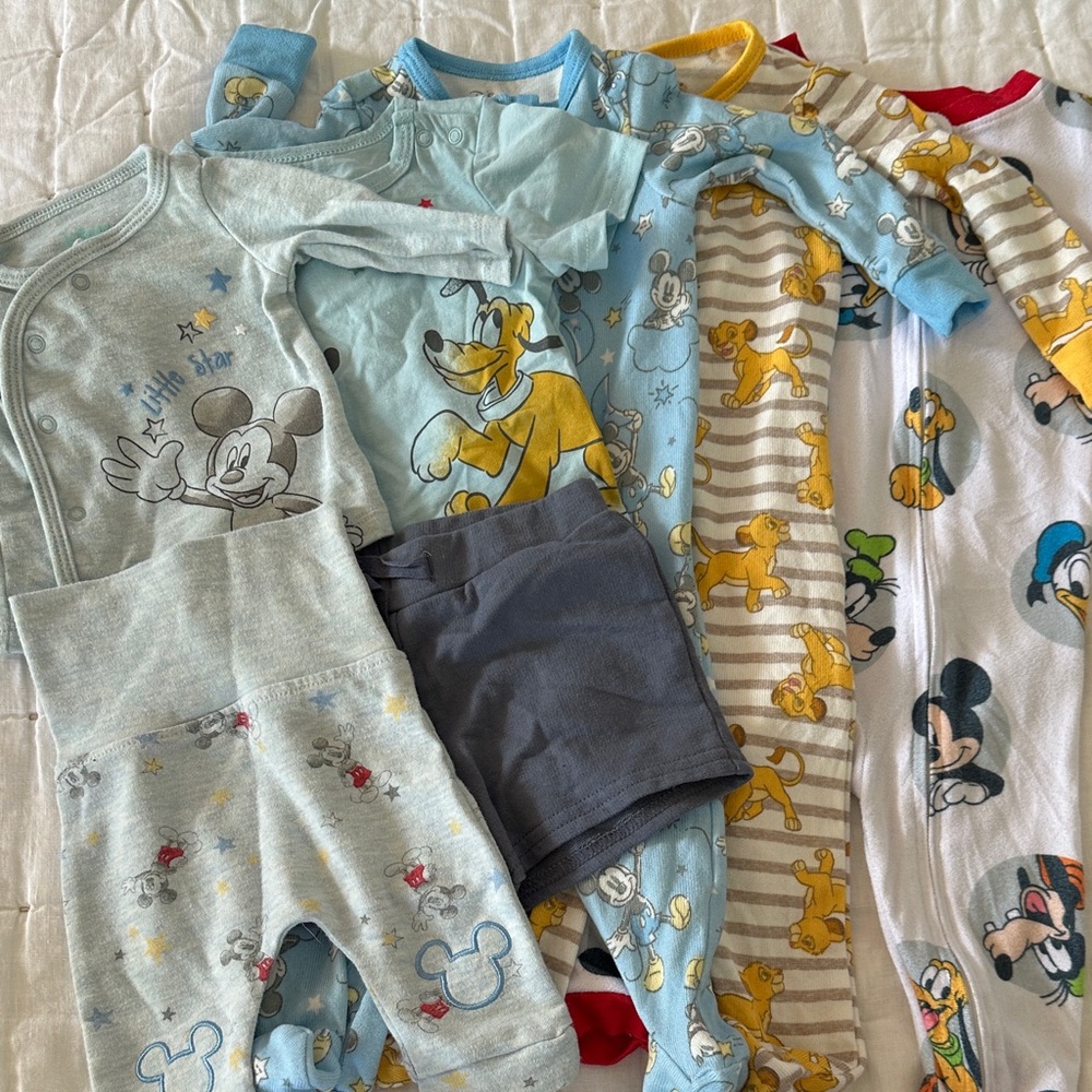 7 pieces of Disney newborn-12mo boy clothes (003)